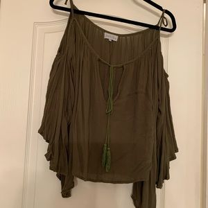 COMFORTABLE FLOWING TOP /